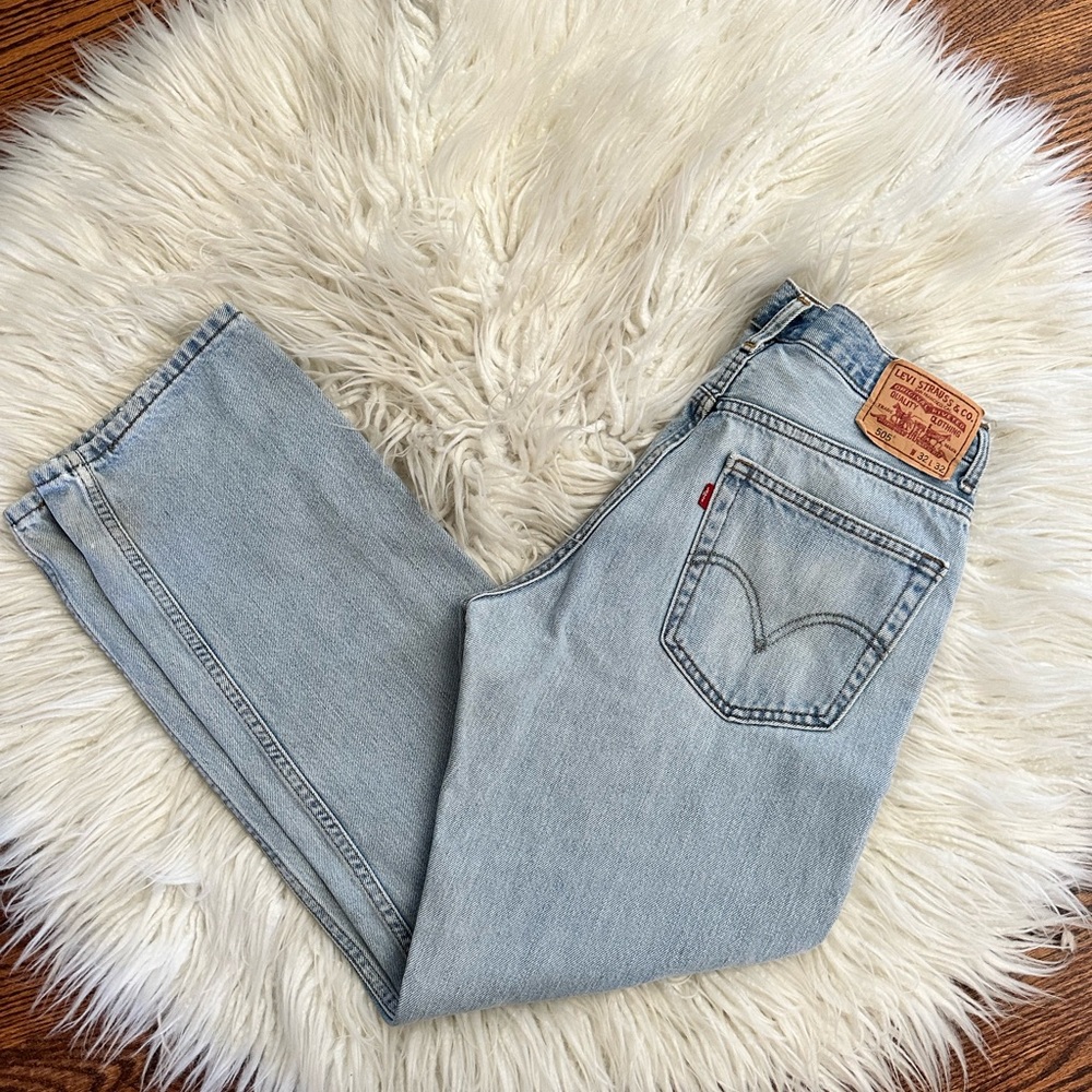 VTG Levi’s 505 light wash 100% cotton rigid denim jeans size 32 x 32